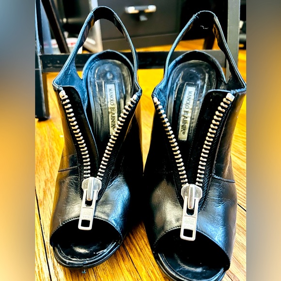 🎉HP🎉🔥 Manolo Blahnik🔥Vella Zipper Front🔥Slingback Bootie High Heels🔥 - Picture 3 of 15